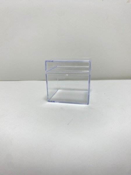 علب أكريلك_شكل مكعب_مقاس 4cm-قطعة12