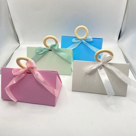 علبة كرتون شكل هرم مع حلقة خشب و شبرة 12 قطعه