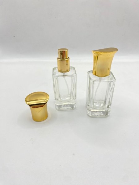 زجاجة عطر فارغة مع غطاء ذهبي